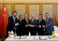 Wang Xing (center) with officials at China-Brazil business summit